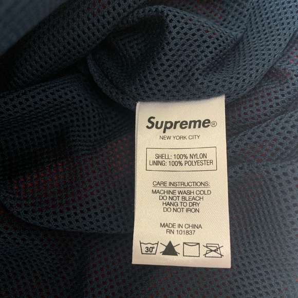 Supreme 2-Toned Zip Up Navy
F/W 2018 size M - Picture 4 of 5